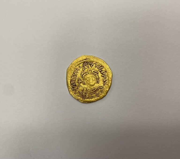 Byzance - Tiber - Réplique d'un Solidus - A : Buste du roi de face - R : croix…