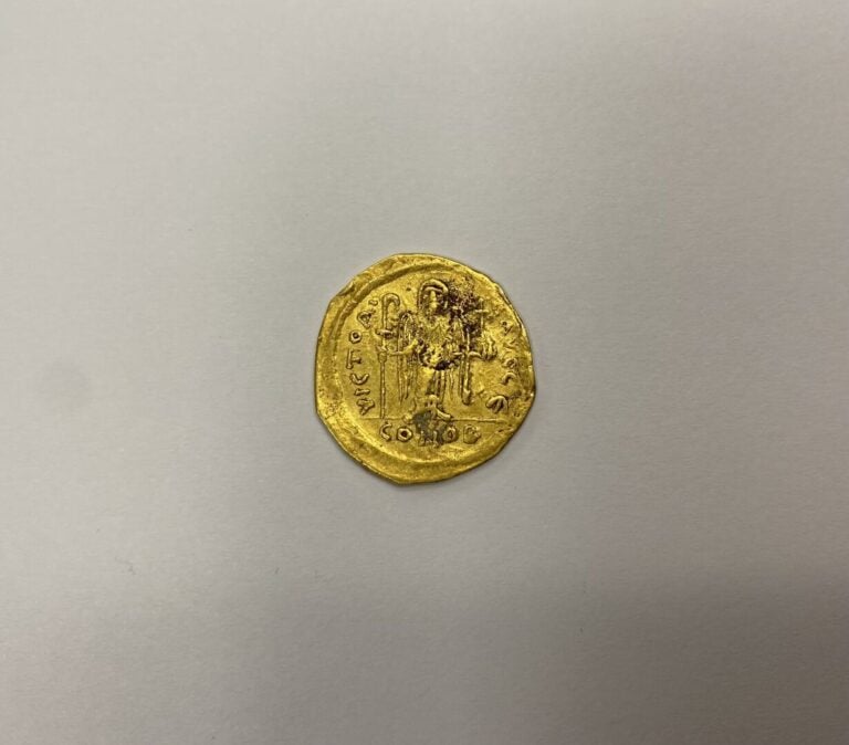 Byzance - Tiber - Réplique d'un Solidus - A : Buste du roi de face - R : croix…