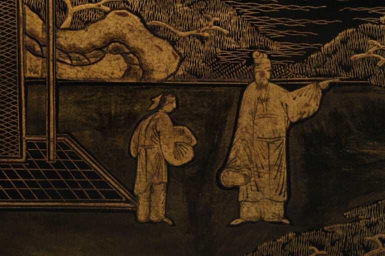 CHINE - Fin XIXème , début XXème siècle - TABLE PLIANTE EN LAQUE AVEC MOTIF EN…