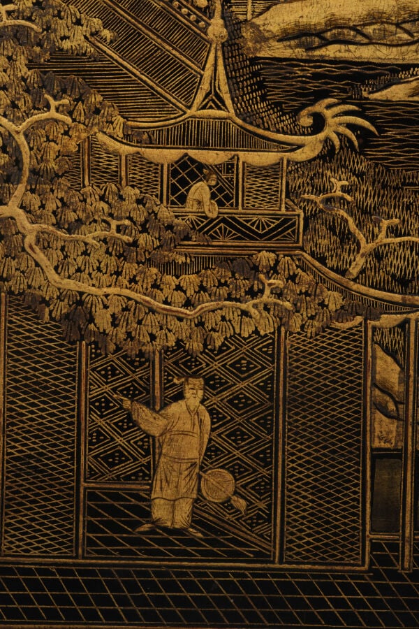 CHINE - Fin XIXème , début XXème siècle - TABLE PLIANTE EN LAQUE AVEC MOTIF EN…