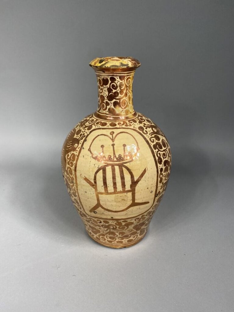 ESPAGNE, Manisès ou Valence - Vase balustre à col droit en faïence lustrée à dé…