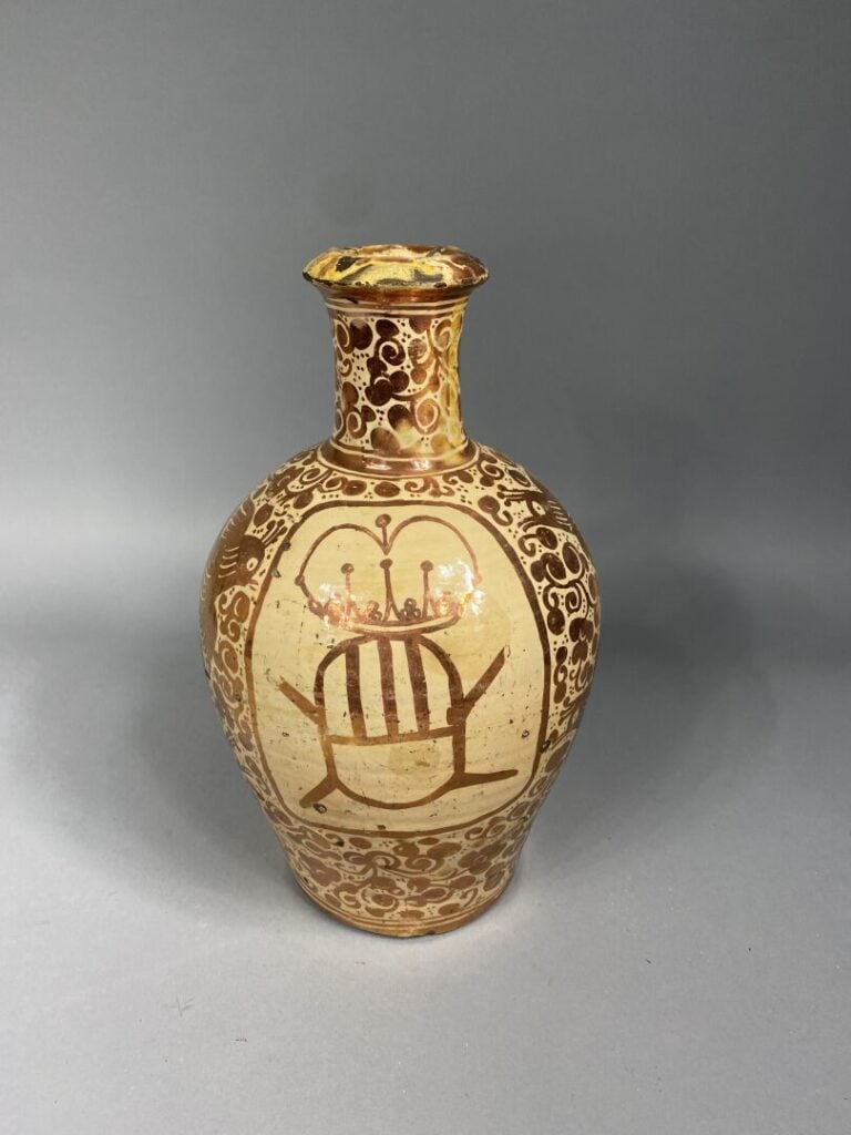 ESPAGNE, Manisès ou Valence - Vase balustre à col droit en faïence lustrée à dé…