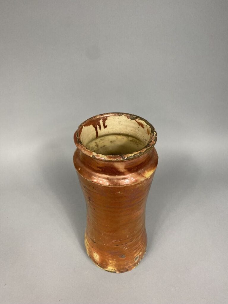 ESPAGNE, Manisès ou Valence - Vase type albarello en faïence lustrée à décor de…