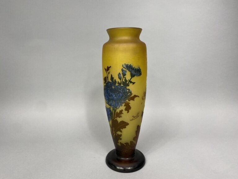Etablissements GALLE - Vase de forme balustre sur piédouche circulaire verre do…