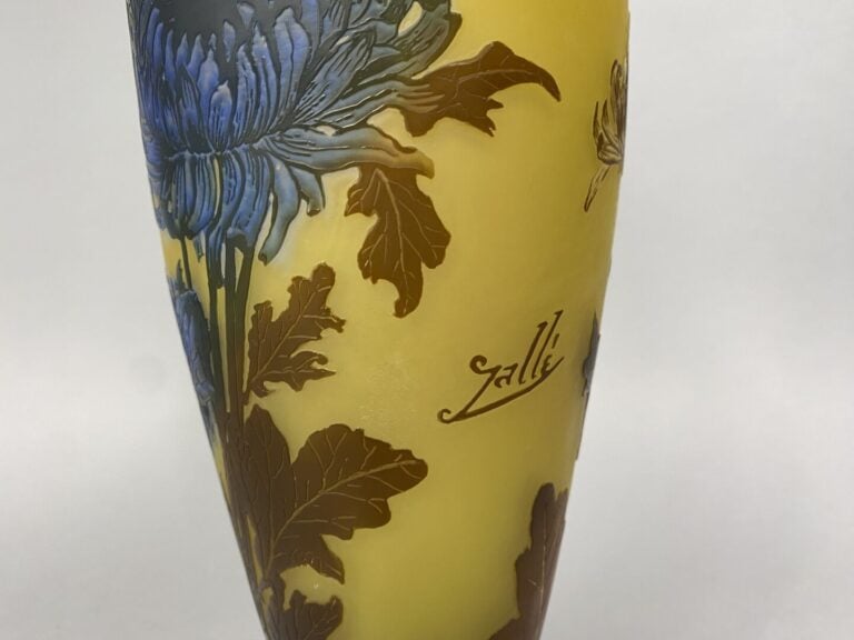 Etablissements GALLE - Vase de forme balustre sur piédouche circulaire verre do…