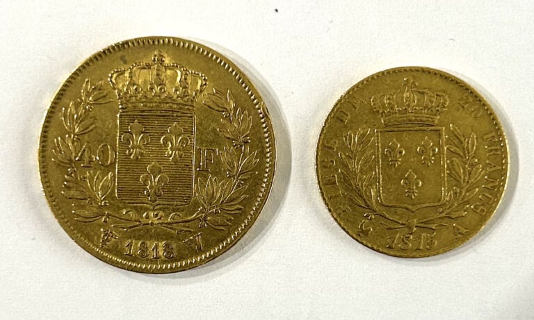 France - Louis XVIII (1815-1824) - Lot de deux monnaies comprenant : - -Une 40…