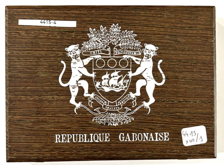 Gabon - République - Coffret comprenant cinq monnaies en or : - - Une 20 000 Fr…