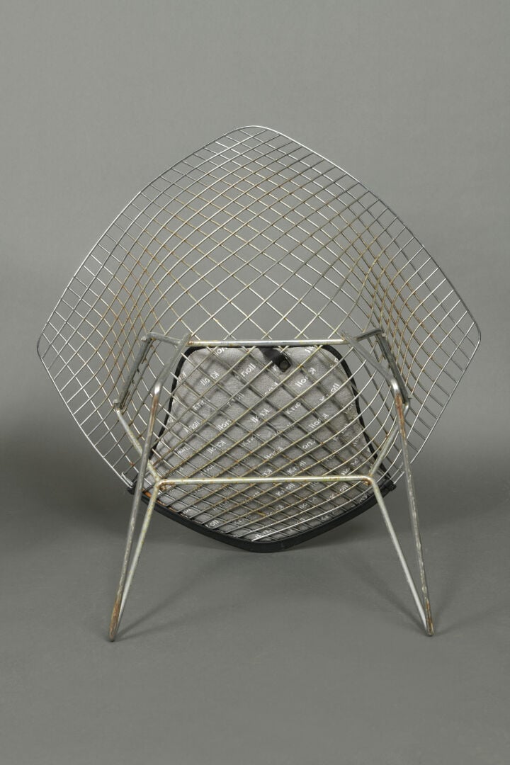 Harry BERTOIA (1915-1978) - Paire de fauteuils modèle "Diamond" en fil d'acier…