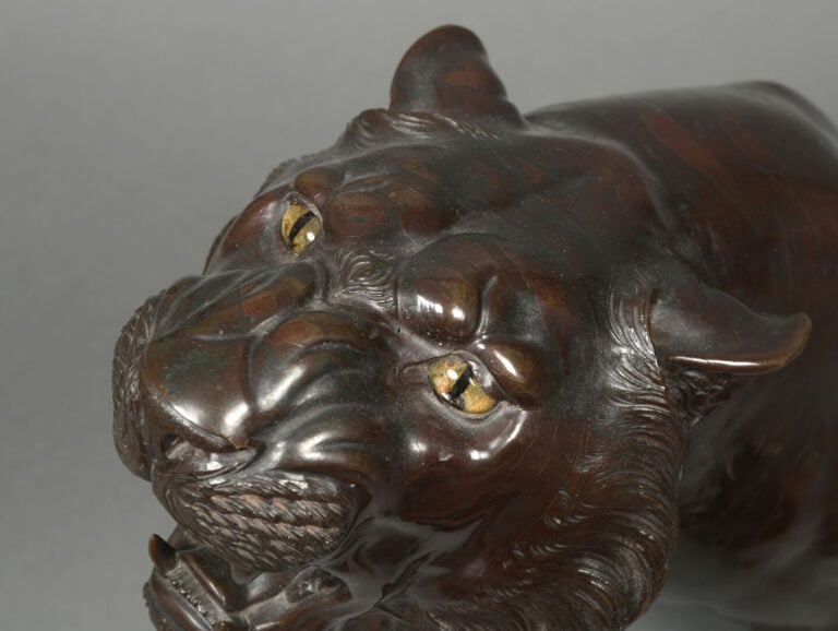 JAPON - Epoque MEIJI (1868 - 1912) - Important okimono en bronze à patine brune…