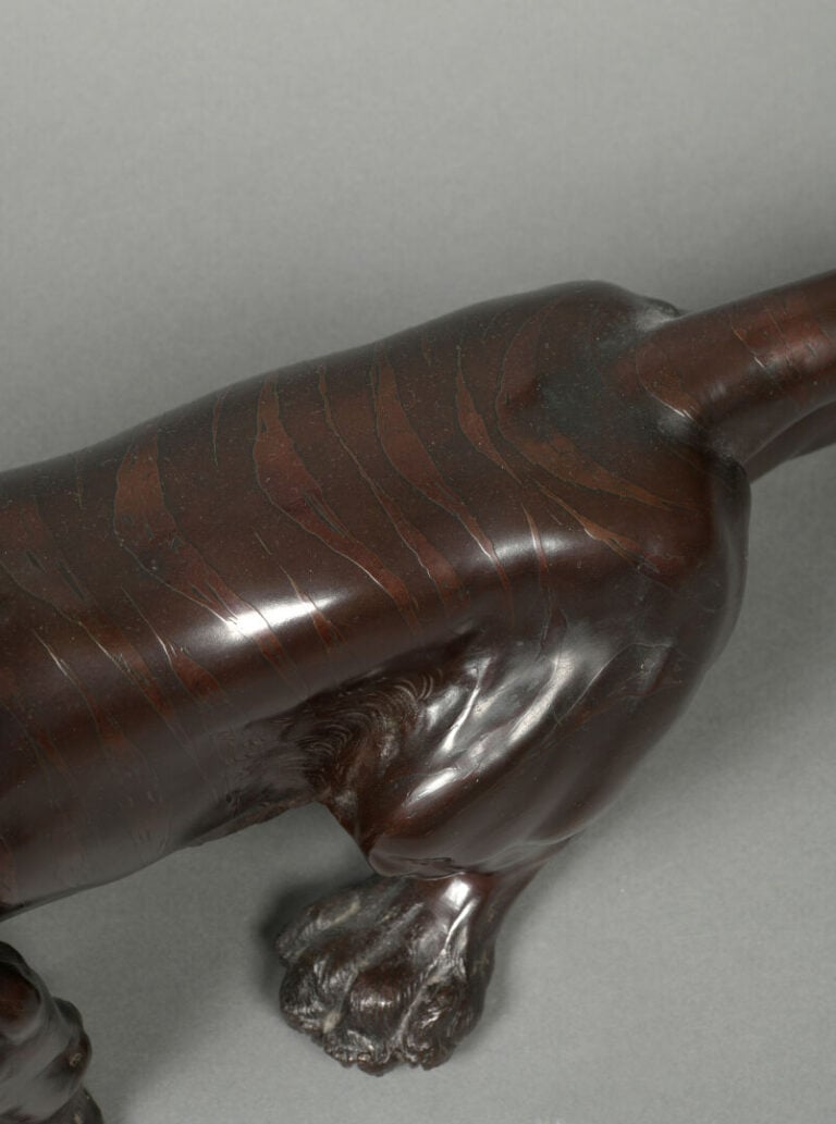 JAPON - Epoque MEIJI (1868 - 1912) - Important okimono en bronze à patine brune…