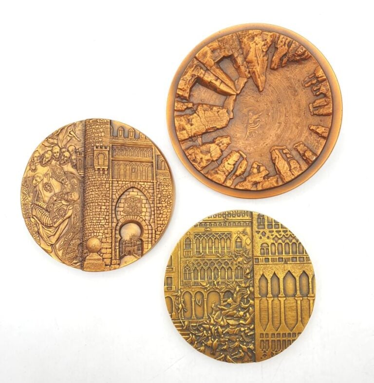 Lot de 3 MEDAILLES : - - Monastère de Sainte Catherine (9.2 cm) - - Venise / Th…