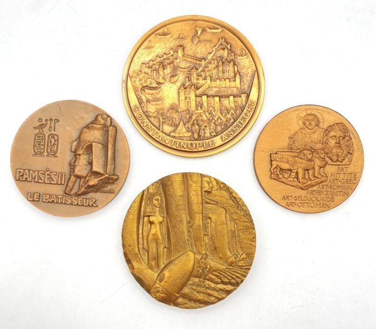 Lot de 4 MEDAILLES : - - Istanbul /Schiffer (8.8 cm) - - Turquie/Dropsy ( 6.5 c…