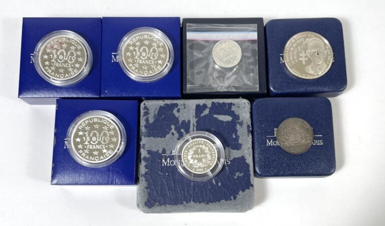 Lot de pièces, jeton et médaille comprenant - -MONNAIE DE PARIS - 1xpièce de 10…