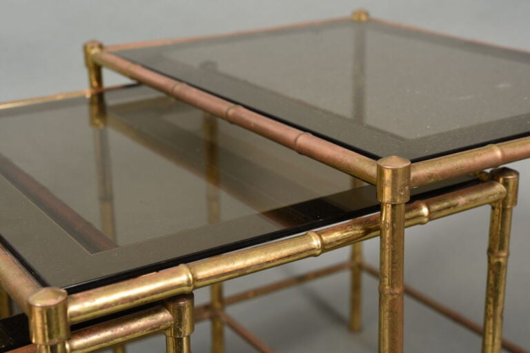 Maison BAGUES, attribué à - Suite de trois tables gigognes à piétement cylindri…