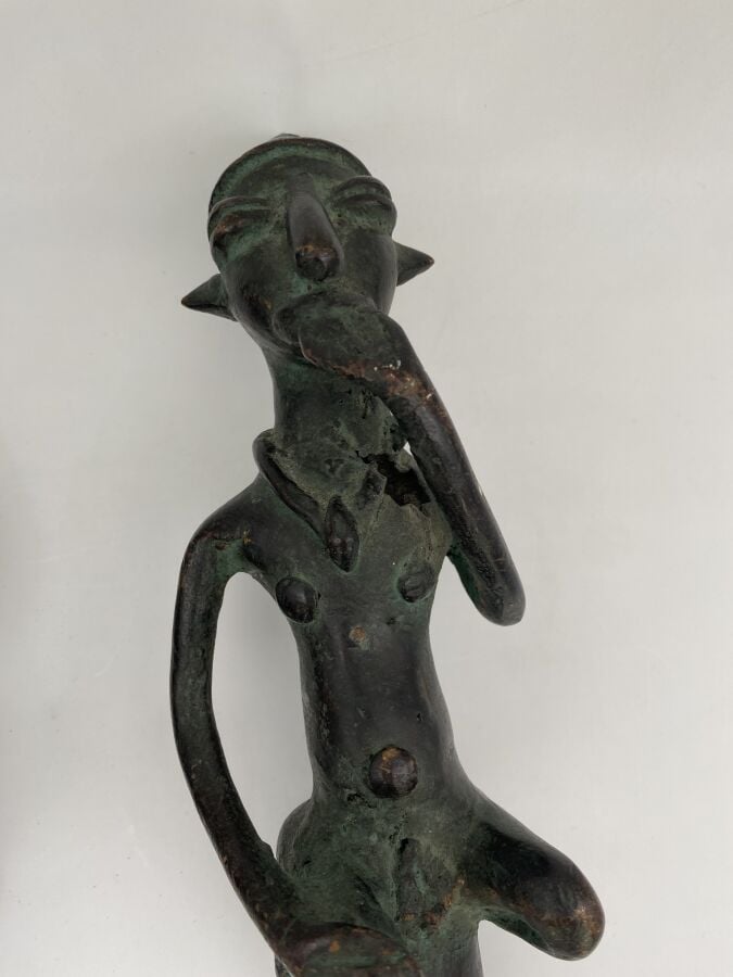 NIGERIA, Edan Yoruba. Ensemble de deux RECADES ou COUTEAUX D'APPARAT en bronze…