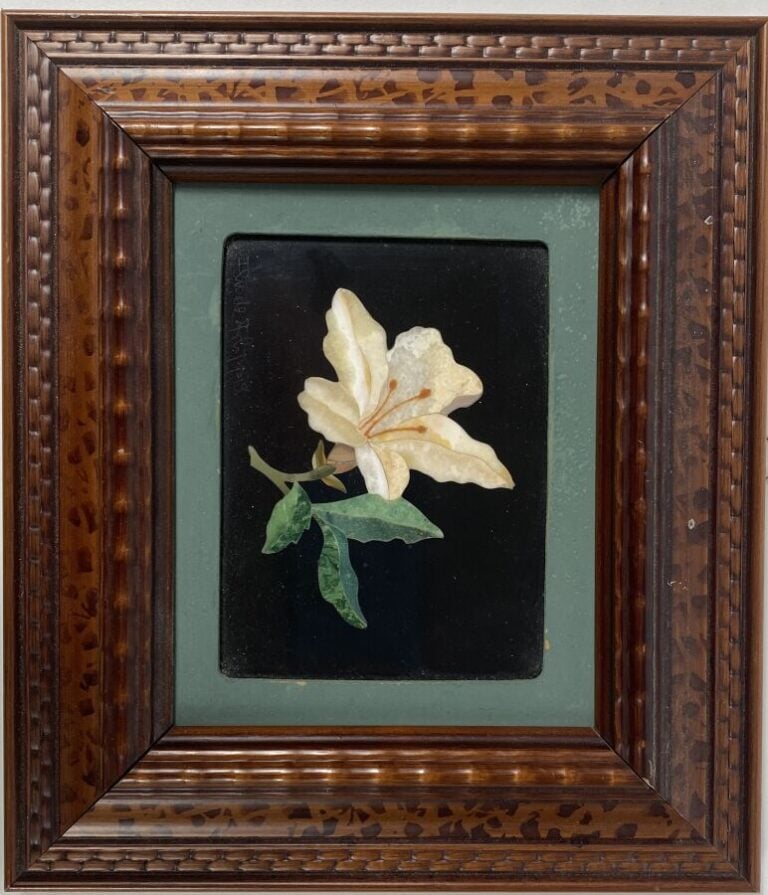 Travail italien - "Lys" en marqueterie de pierre. - 9 x 12 cm