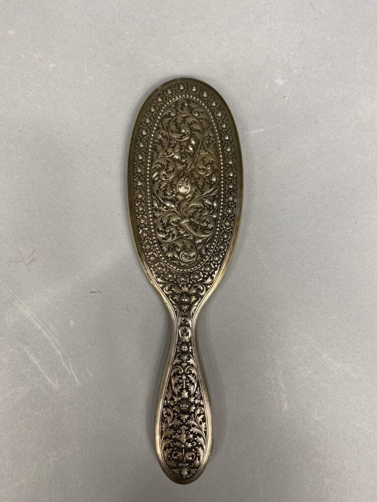 ** Asie du Sud-Est - Citrouille en argent bas-titre repoussé à riche décor de r…