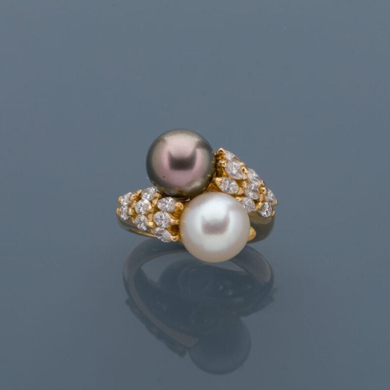 BAGUE « toi et moi » en or jaune (750‰) orné d'une perle de culture blanche et…