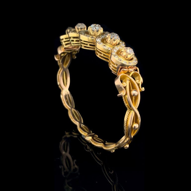BRACELET rigide ouvrant en or jaune et or rose (585‰) 14 carats, ajouré et part…