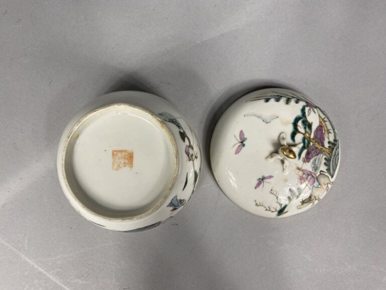 Chine - Boite couverte de forme ronde en céramique émaillée dans les style de l…