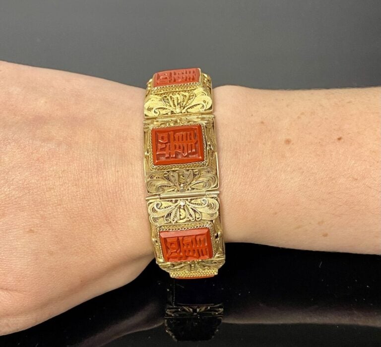 Chine - Bracelet en argent doré (800) à maillons carrés ajourés et filigranés d…