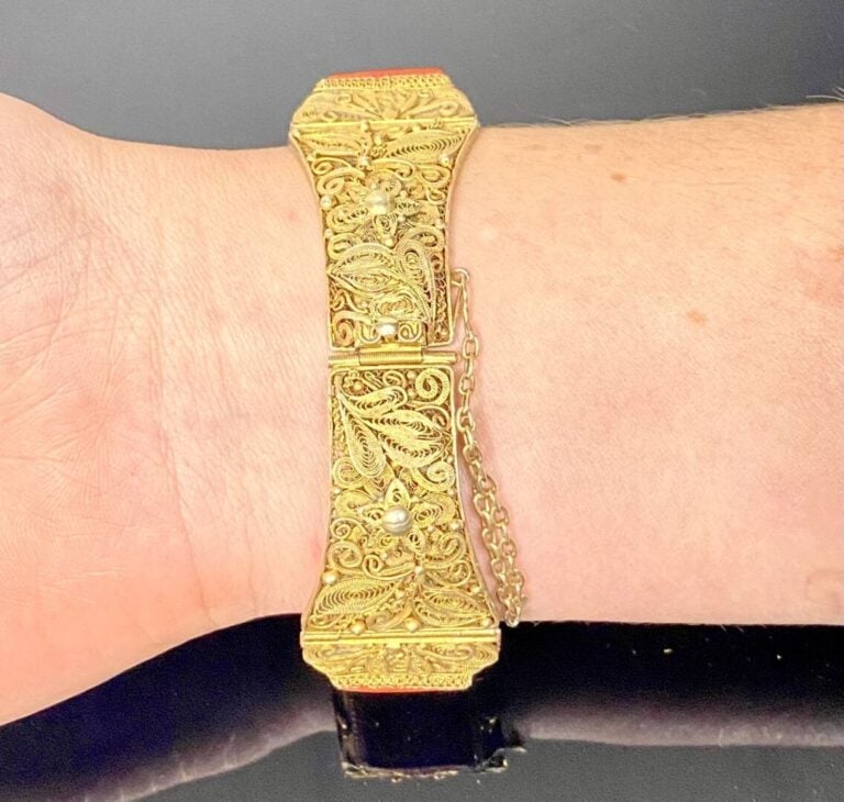 Chine - Bracelet en argent doré (800) à maillons carrés ajourés et filigranés d…