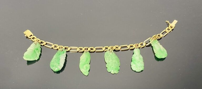 Chine - Bracelet en or jaune (750) à mailles losangiques ornées de six pendenti…