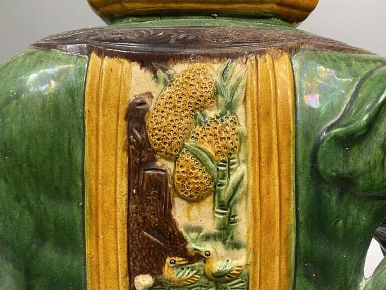 Chine du Sud ou Vietnam - Paire de sellettes en céramique émaillée polychrome e…