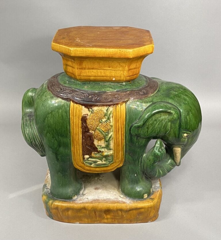 Chine du Sud ou Vietnam - Paire de sellettes en céramique émaillée polychrome e…