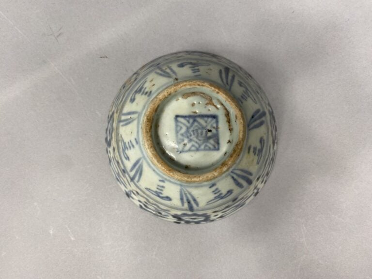 Chine du Sud / Vietnam - Ensemble de 5 coupelles en porcelaine et de deux bols…