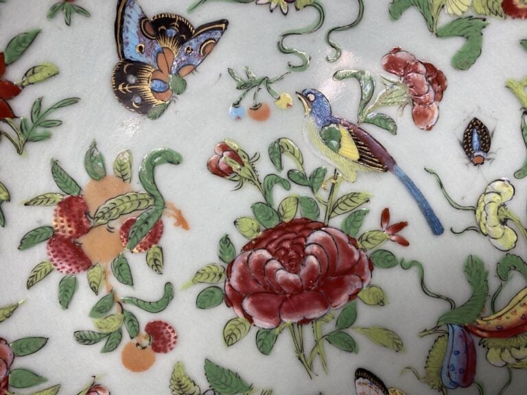 Chine - Ensemble de deux assiettes en porcelaine bleu blanc à décor, pour l'une…