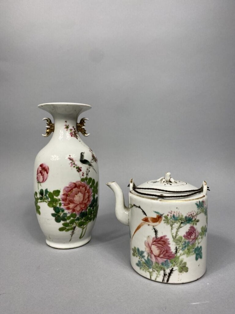 Chine - Ensemble de deux objets en céramique comprenant un vase balustre dont l…