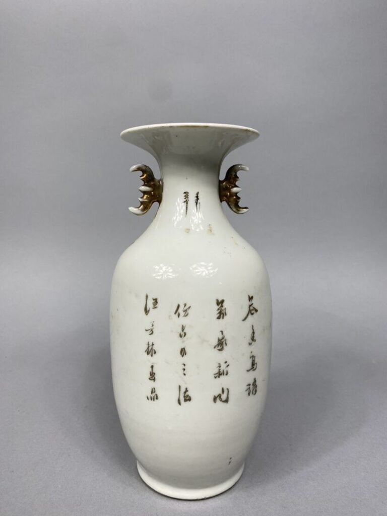 Chine - Ensemble de deux objets en céramique comprenant un vase balustre dont l…