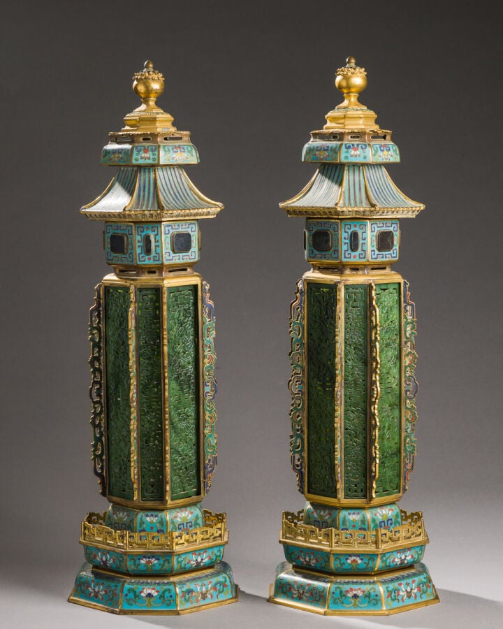 CHINE - Epoque QIANLONG (1736 - 1795) - Paire de pavillons à encens (xiang ting…