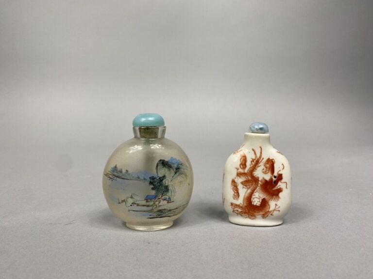 Chine - Flacon tabatière en verre peint à l'intérieur à décor de branchages fle…