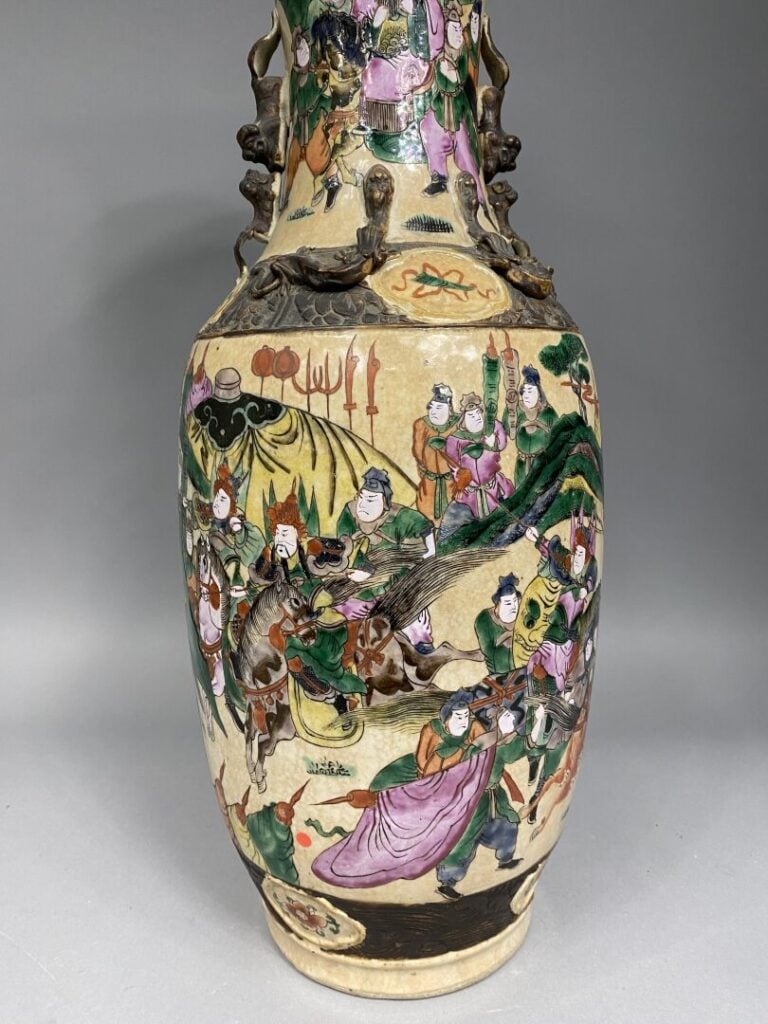 Chine, Nankin, Fin XIXe - Importante paire de vases balustres en céramique émai…
