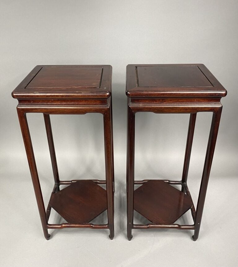 Chine - Paire de sellettes en bois mouluré - 54 x 24.5 x 24.5 cm