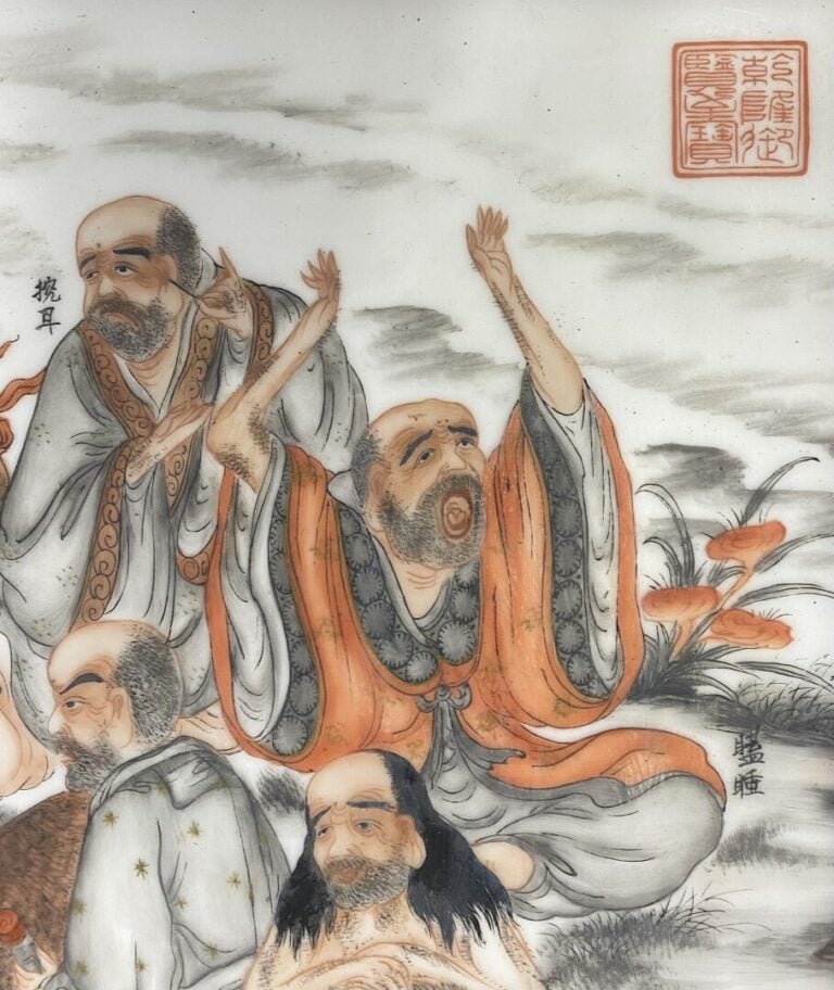 Chine - Plaque en céramique émaillée en rouge de fer et corail représentant qua…