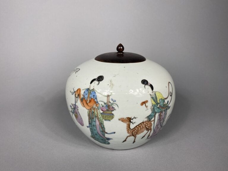 Chine - Pot à gingembre en porcelaine émaillée dans le style de la famille rose…