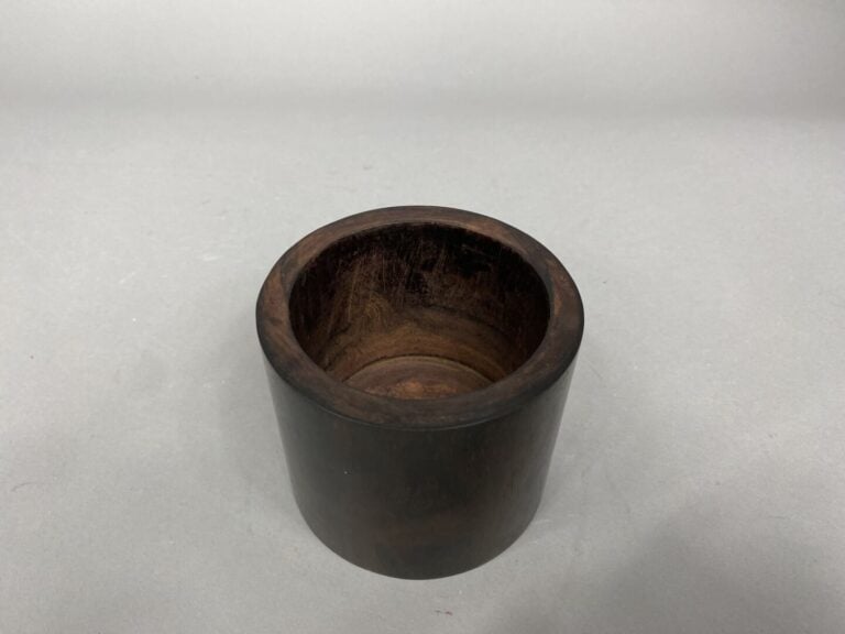 Chine - Pot à pinceau en bois nuancé - H : 8.5 cm - (traces, fentes, petits écl…