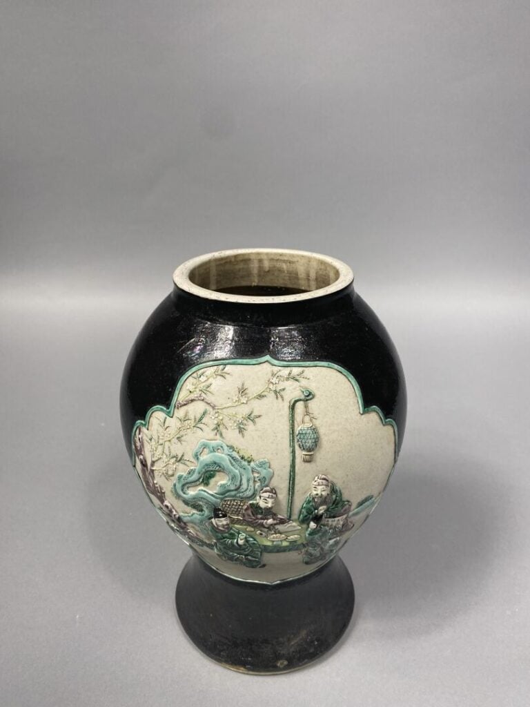 Chine - Potiche en céramique émaillée dans le style de la famille verte à décor…