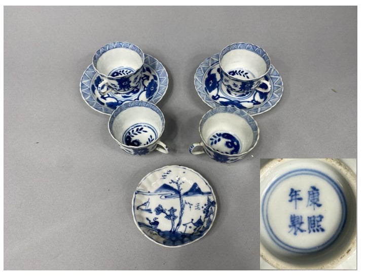 Chine - Suite de quatre sorbets et deux sous-tasses en porcelaine à décor bleu…