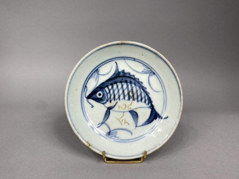 Chine/ Vietnam - Ensemble de deux assiettes en porcelaine bleu blanc à décor po…