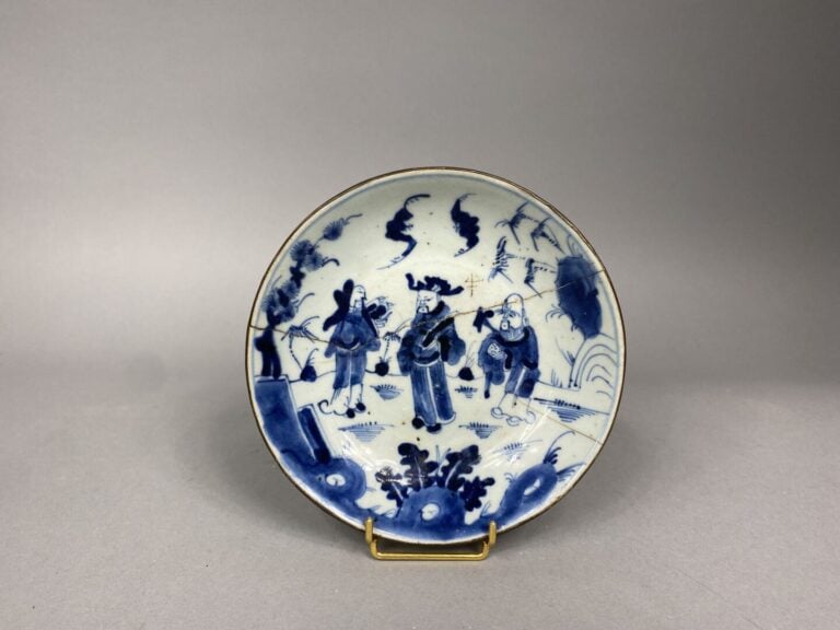 Chine/ Vietnam - Ensemble de deux assiettes en porcelaine bleu blanc à décor po…