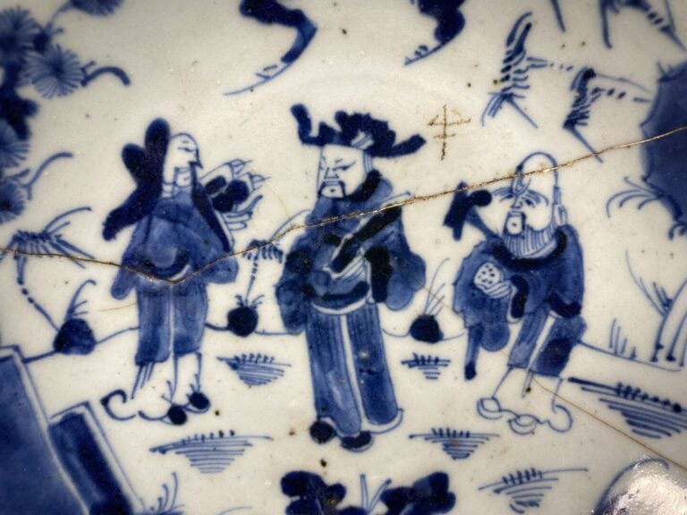 Chine/ Vietnam - Ensemble de deux assiettes en porcelaine bleu blanc à décor po…