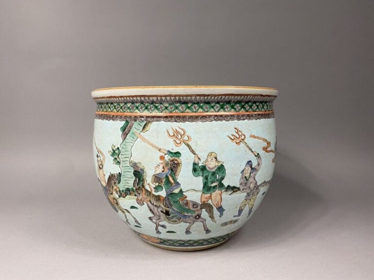 Chine, XIXe - Aquarium / vasque à poissons en porcelaine émaillée dans le style…