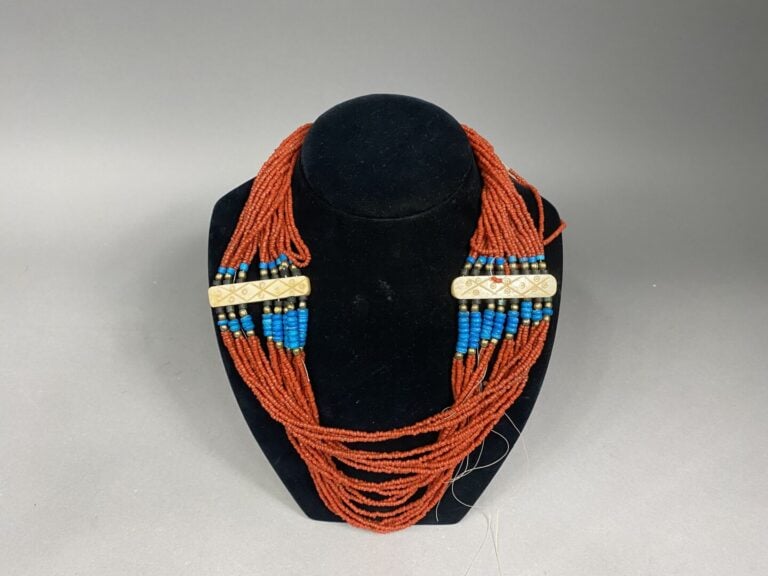 Collier de rang de petites perles de corail et perles de couleur turquoise - (m…
