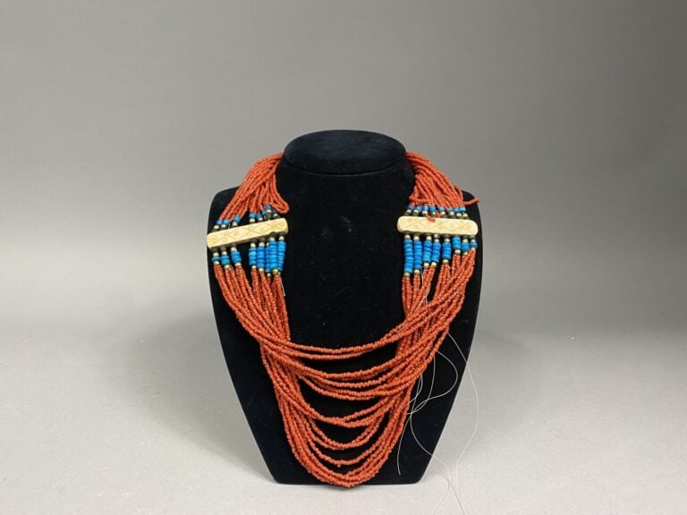 Collier de rang de petites perles de corail et perles de couleur turquoise - (m…