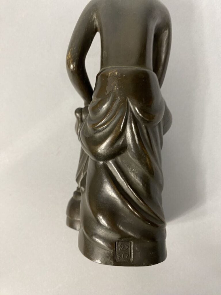 Corée - Sculpture en bronze représentant bouddha assis "à l'occidentale" dans l…