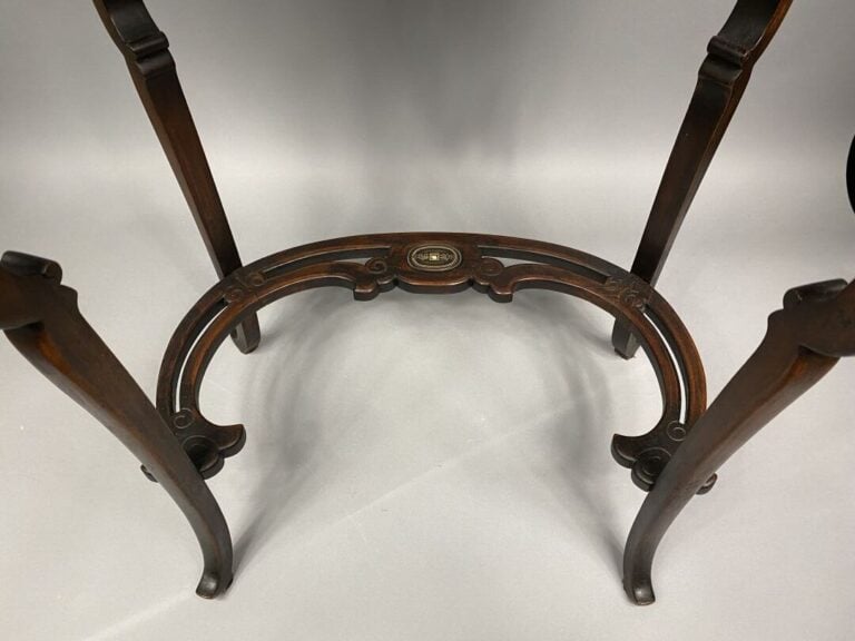 Dans le goût Gabriel Viardot - Table d'appoint en bois de forme rognon ouvrant…